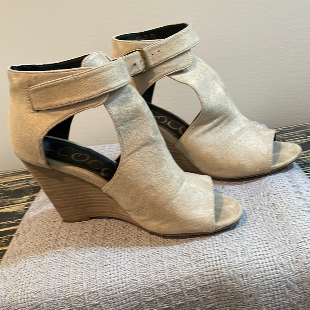 Women’s size 7.5 tan Ccocci open toe wedges. Great condition, only worn once.